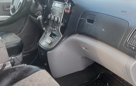 Hyundai H-1 II рестайлинг, 2013 год, 2 500 000 рублей, 11 фотография