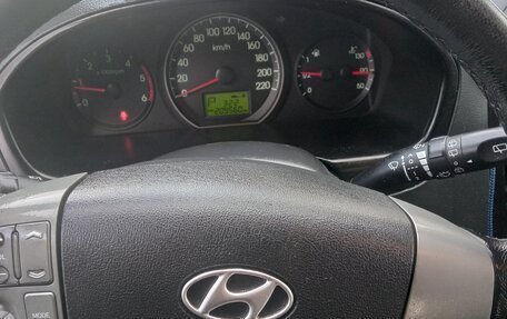 Hyundai H-1 II рестайлинг, 2013 год, 2 500 000 рублей, 13 фотография