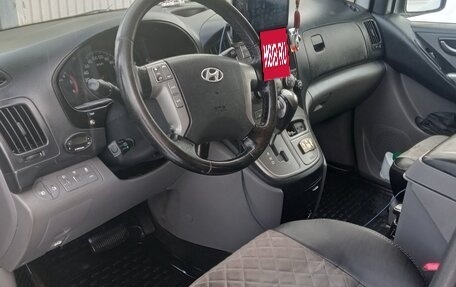 Hyundai H-1 II рестайлинг, 2013 год, 2 500 000 рублей, 12 фотография