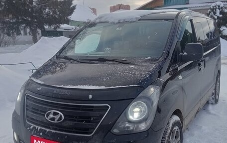 Hyundai H-1 II рестайлинг, 2013 год, 2 500 000 рублей, 2 фотография