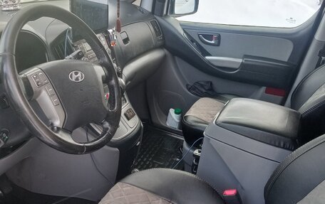 Hyundai H-1 II рестайлинг, 2013 год, 2 500 000 рублей, 15 фотография