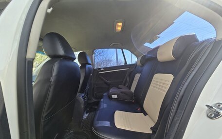 Volkswagen Jetta VI, 2010 год, 730 000 рублей, 4 фотография