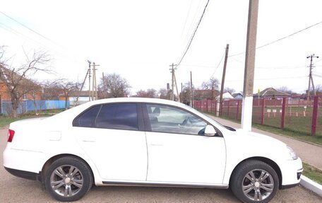 Volkswagen Jetta VI, 2010 год, 730 000 рублей, 5 фотография