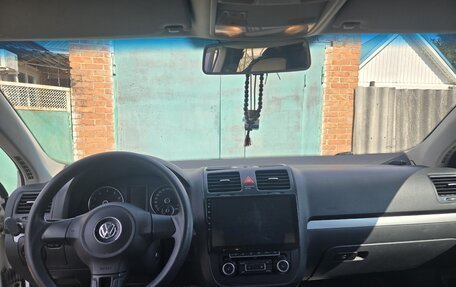 Volkswagen Jetta VI, 2010 год, 730 000 рублей, 2 фотография