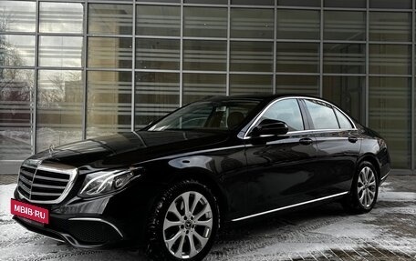 Mercedes-Benz E-Класс, 2019 год, 3 860 000 рублей, 4 фотография