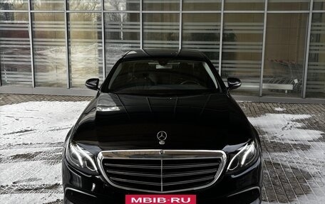 Mercedes-Benz E-Класс, 2019 год, 3 860 000 рублей, 6 фотография