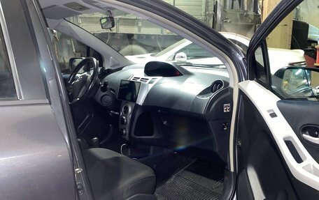 Toyota Yaris III рестайлинг, 2007 год, 600 000 рублей, 2 фотография