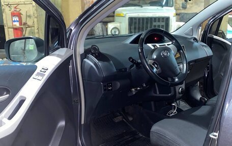 Toyota Yaris III рестайлинг, 2007 год, 600 000 рублей, 3 фотография