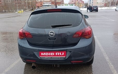 Opel Astra J, 2011 год, 600 000 рублей, 2 фотография
