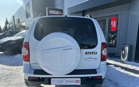 Chevrolet Niva I рестайлинг, 2017 год, 694 220 рублей, 16 фотография