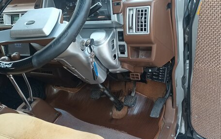 Ford Spectron, 1987 год, 600 000 рублей, 16 фотография