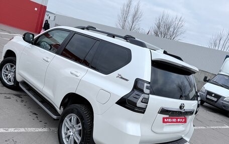 Toyota Land Cruiser Prado 150 рестайлинг 2, 2021 год, 8 000 000 рублей, 4 фотография