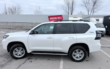 Toyota Land Cruiser Prado 150 рестайлинг 2, 2021 год, 8 000 000 рублей, 5 фотография