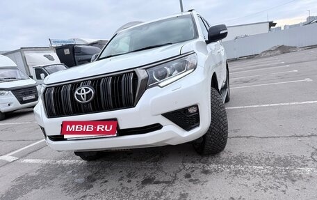Toyota Land Cruiser Prado 150 рестайлинг 2, 2021 год, 8 000 000 рублей, 7 фотография