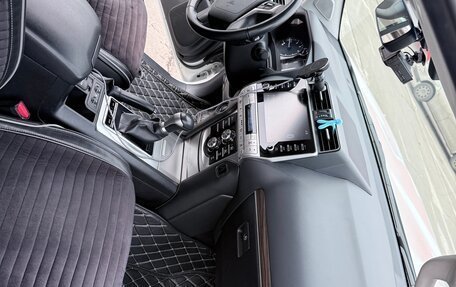 Toyota Land Cruiser Prado 150 рестайлинг 2, 2021 год, 8 000 000 рублей, 9 фотография