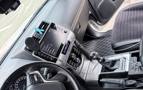 Toyota Land Cruiser Prado 150 рестайлинг 2, 2021 год, 8 000 000 рублей, 13 фотография