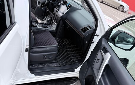 Toyota Land Cruiser Prado 150 рестайлинг 2, 2021 год, 8 000 000 рублей, 10 фотография