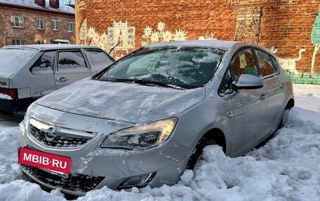 Opel Astra J, 2010 год, 850 000 рублей, 2 фотография