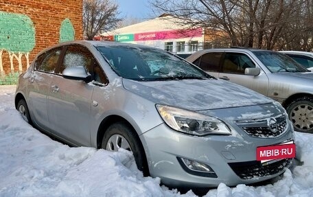 Opel Astra J, 2010 год, 850 000 рублей, 3 фотография