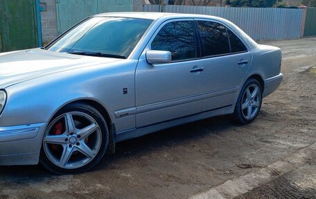 Mercedes-Benz E-Класс, 1997 год, 750 000 рублей, 1 фотография