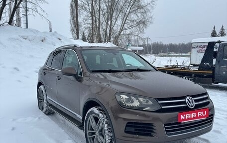 Volkswagen Touareg III, 2011 год, 1 550 000 рублей, 2 фотография