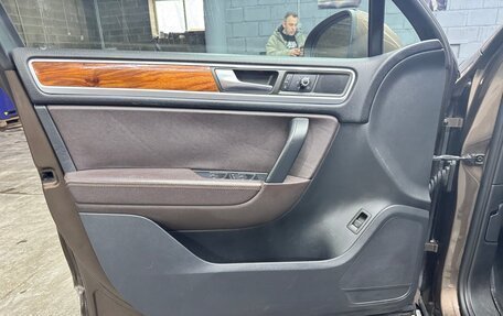 Volkswagen Touareg III, 2011 год, 1 550 000 рублей, 11 фотография