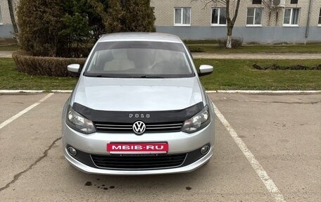 Volkswagen Polo VI (EU Market), 2011 год, 870 000 рублей, 2 фотография