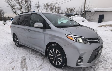 Toyota Sienna III, 2019 год, 4 390 000 рублей, 2 фотография