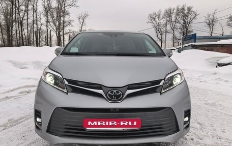 Toyota Sienna III, 2019 год, 4 390 000 рублей, 3 фотография