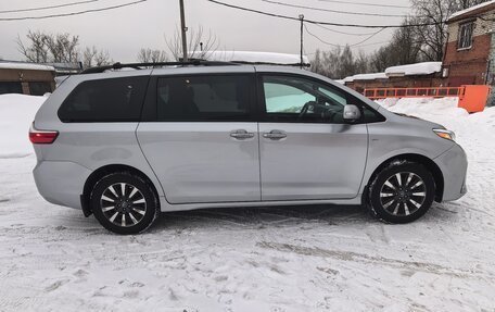 Toyota Sienna III, 2019 год, 4 390 000 рублей, 4 фотография