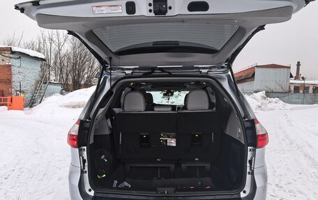 Toyota Sienna III, 2019 год, 4 390 000 рублей, 7 фотография