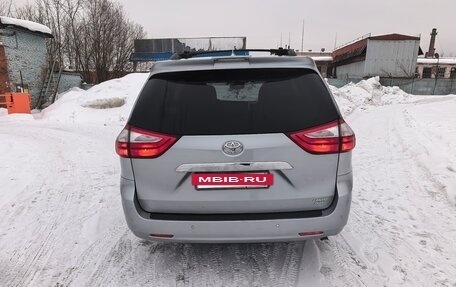 Toyota Sienna III, 2019 год, 4 390 000 рублей, 6 фотография