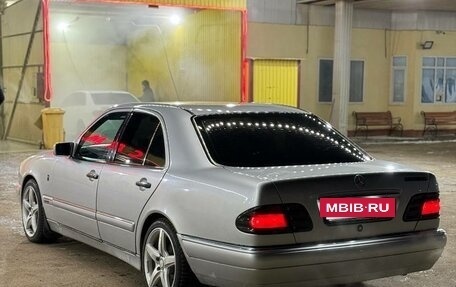 Mercedes-Benz E-Класс, 1997 год, 750 000 рублей, 9 фотография