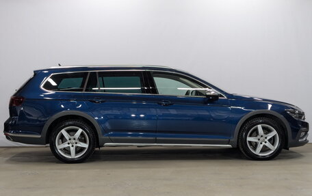 Volkswagen Passat B8 рестайлинг, 2019 год, 3 500 000 рублей, 4 фотография