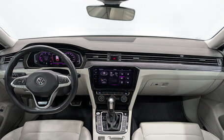 Volkswagen Passat B8 рестайлинг, 2019 год, 3 500 000 рублей, 16 фотография