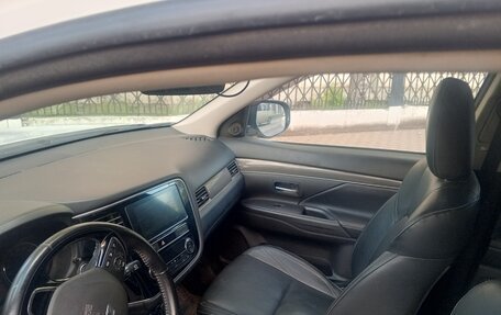 Mitsubishi Outlander III рестайлинг 3, 2019 год, 1 750 000 рублей, 5 фотография