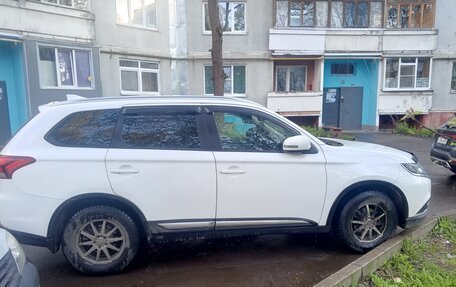 Mitsubishi Outlander III рестайлинг 3, 2019 год, 1 750 000 рублей, 7 фотография