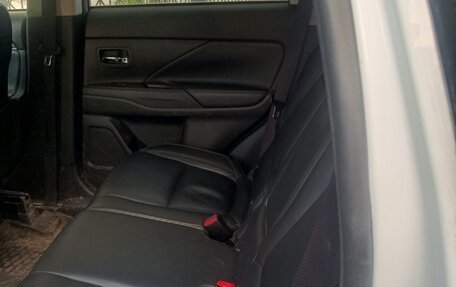 Mitsubishi Outlander III рестайлинг 3, 2019 год, 1 750 000 рублей, 2 фотография