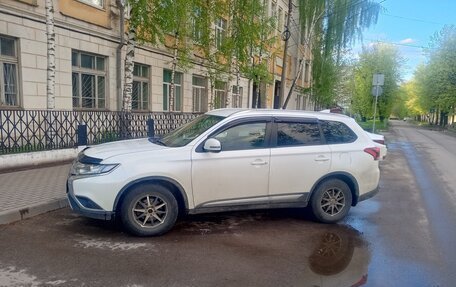 Mitsubishi Outlander III рестайлинг 3, 2019 год, 1 750 000 рублей, 1 фотография