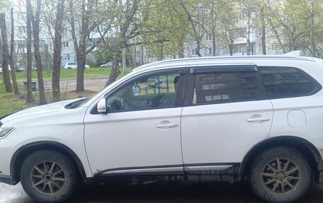 Mitsubishi Outlander III рестайлинг 3, 2019 год, 1 750 000 рублей, 10 фотография