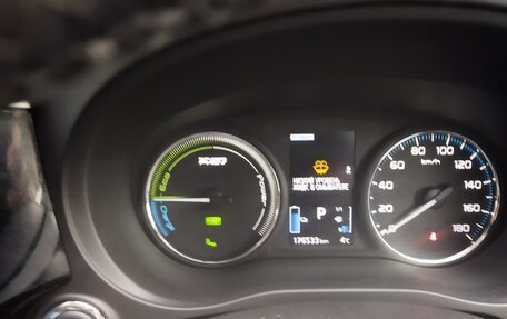 Mitsubishi Outlander III рестайлинг 3, 2018 год, 2 550 000 рублей, 5 фотография