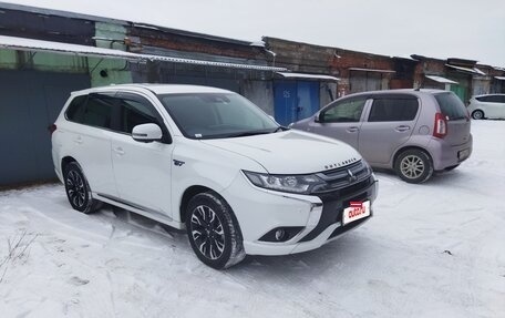 Mitsubishi Outlander III рестайлинг 3, 2018 год, 2 550 000 рублей, 4 фотография