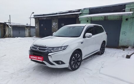 Mitsubishi Outlander III рестайлинг 3, 2018 год, 2 550 000 рублей, 2 фотография