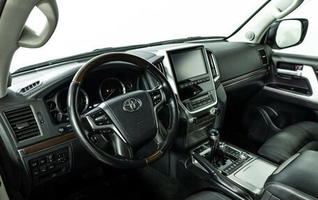 Toyota Land Cruiser 200, 2018 год, 8 300 000 рублей, 11 фотография