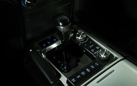 Toyota Land Cruiser 200, 2018 год, 8 300 000 рублей, 21 фотография