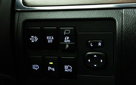 Toyota Land Cruiser 200, 2018 год, 8 300 000 рублей, 24 фотография