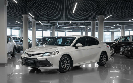 Toyota Camry, 2021 год, 3 590 000 рублей, 1 фотография