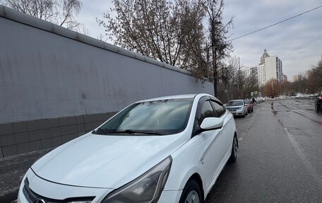 Hyundai Solaris II рестайлинг, 2015 год, 550 000 рублей, 2 фотография