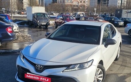 Toyota Camry, 2019 год, 2 000 000 рублей, 2 фотография