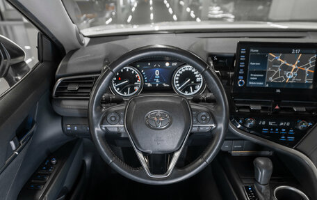 Toyota Camry, 2021 год, 3 590 000 рублей, 10 фотография